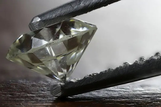 Understanding the 4 Cs: How Canadians Can Buy Smarter Engagement Rings