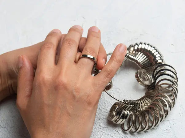 How to Measure Ring Size at Home (Printable U.S./Canada Sizer)
