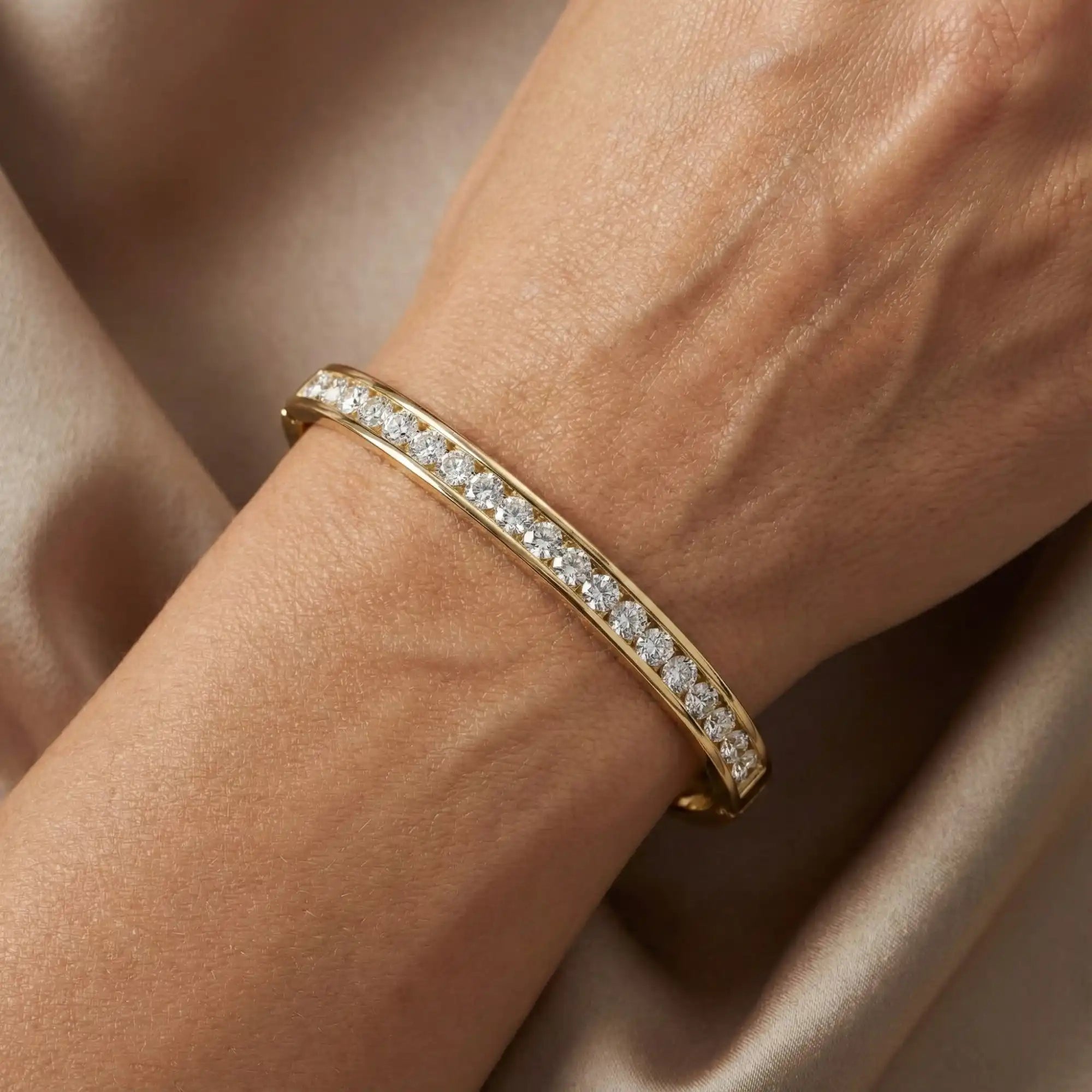 Architectural Channel-Set Bangle | Vida