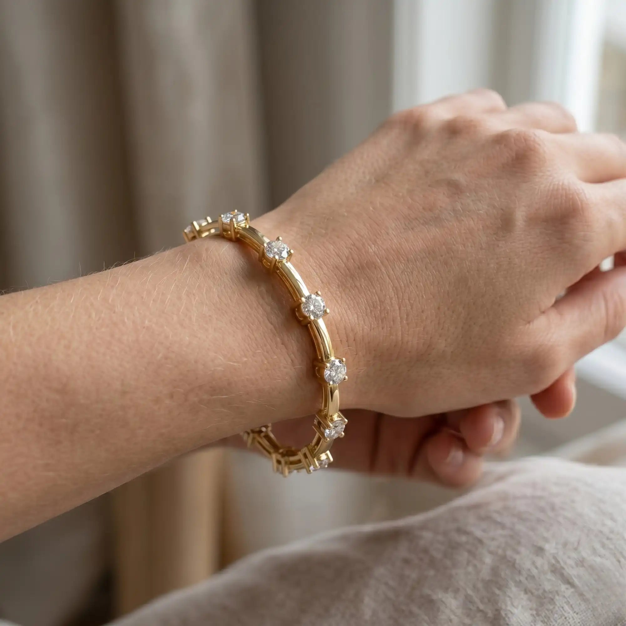 Floating Solitaire Link Bangle | Alma