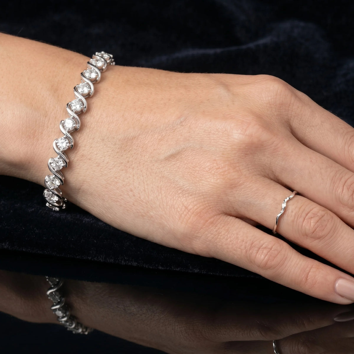 Round Lab Grown Diamond & Curved Gold Tennis Bracelet | Santorini