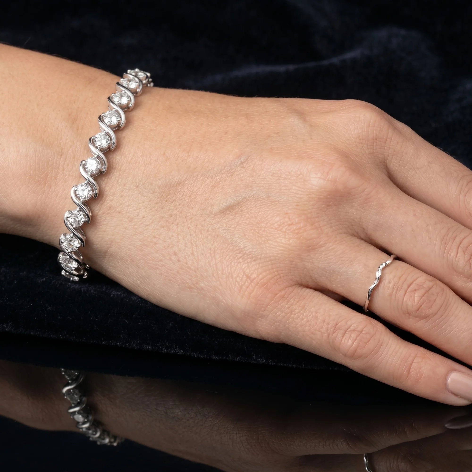 Round Lab Grown Diamond & Curved Gold Tennis Bracelet | Santorini