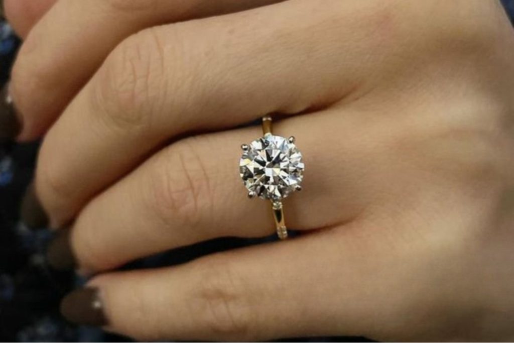 Upgrade Program Success Story: How Emily in Seattle Traded Up to a 2 ct Lab Diamond