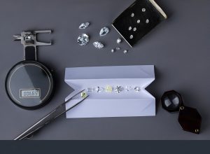 Lab-Grown vs. Natural Diamonds: What to Choose in 2025 | JewelNests