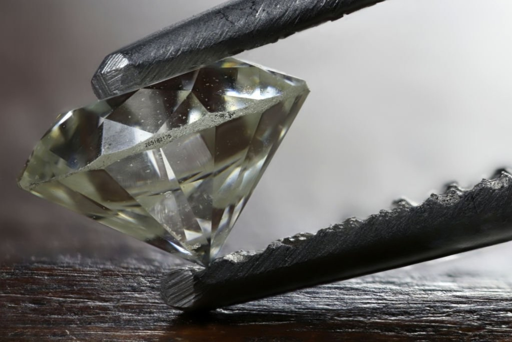 Understanding the 4 Cs: How Canadians Can Buy Smarter Engagement Rings