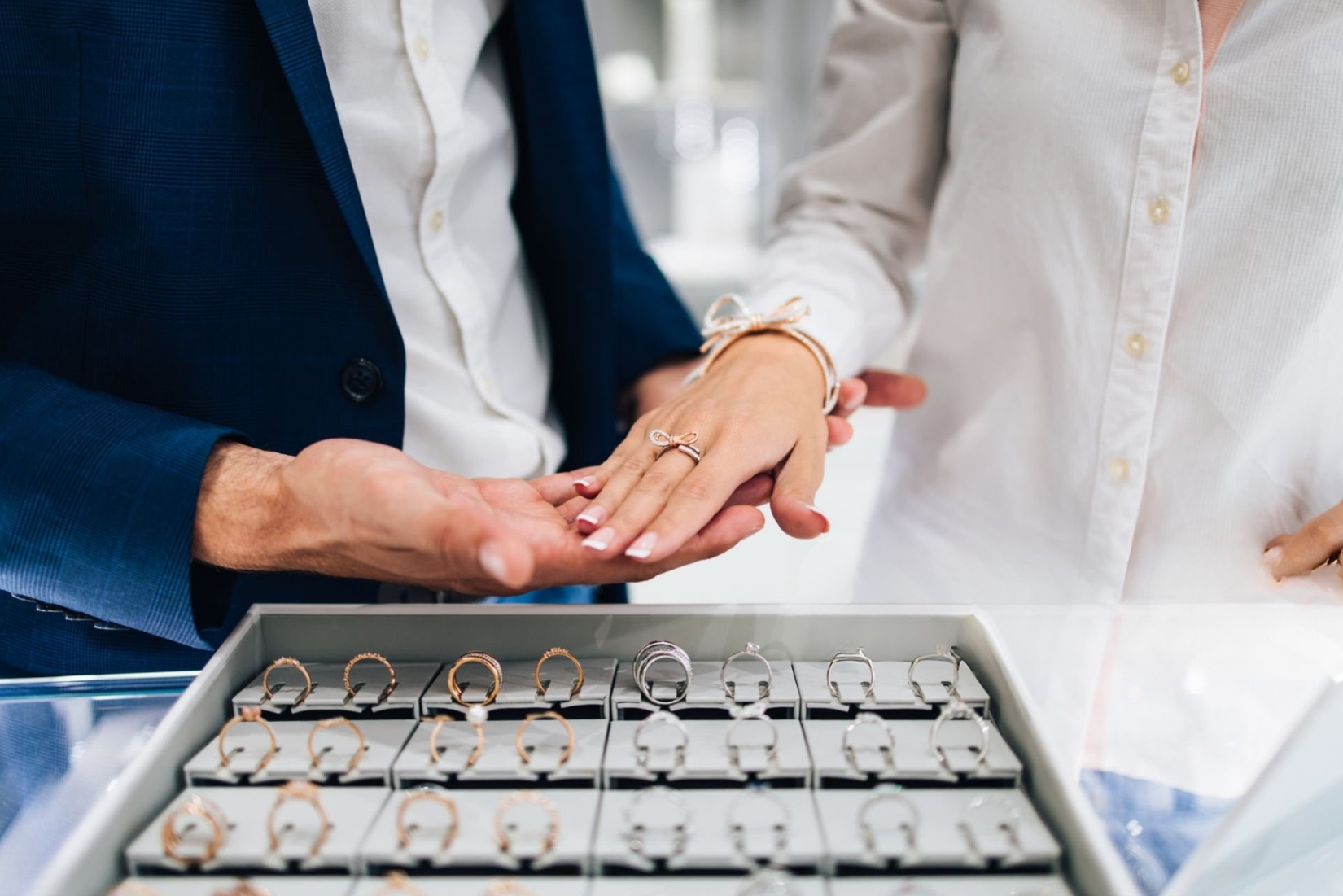 The Ultimate Guide to Different Engagement Ring Settings for Women