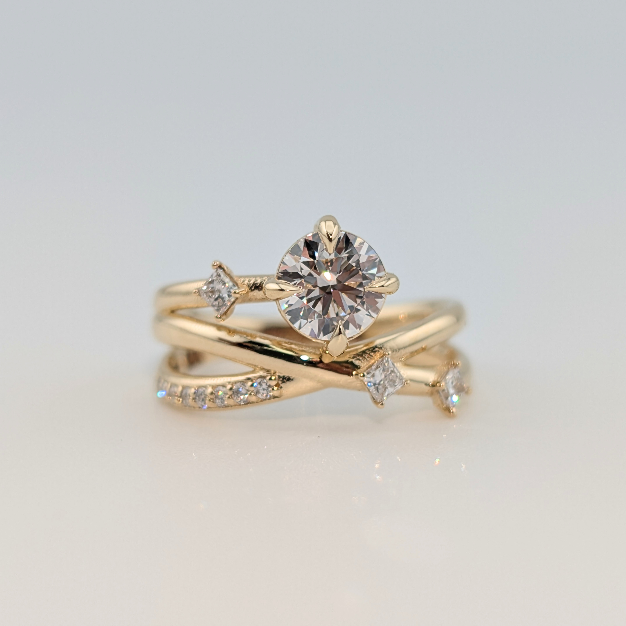 round diamond engagement ring